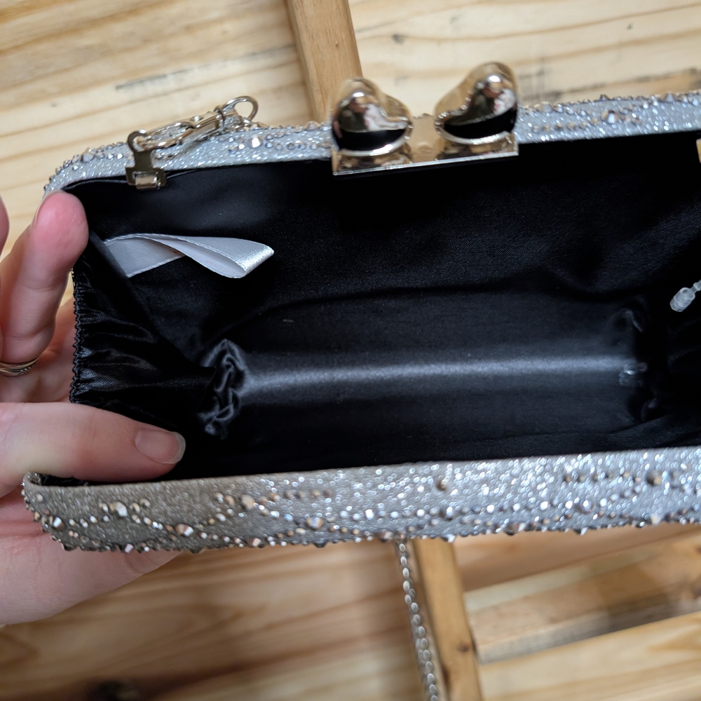 Imo Vegan Silver Crossbody Bag - Picture 4 of 6